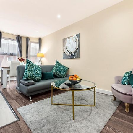 Family Friendly, Zone 2, 2 Beds, Overground London Exterior photo